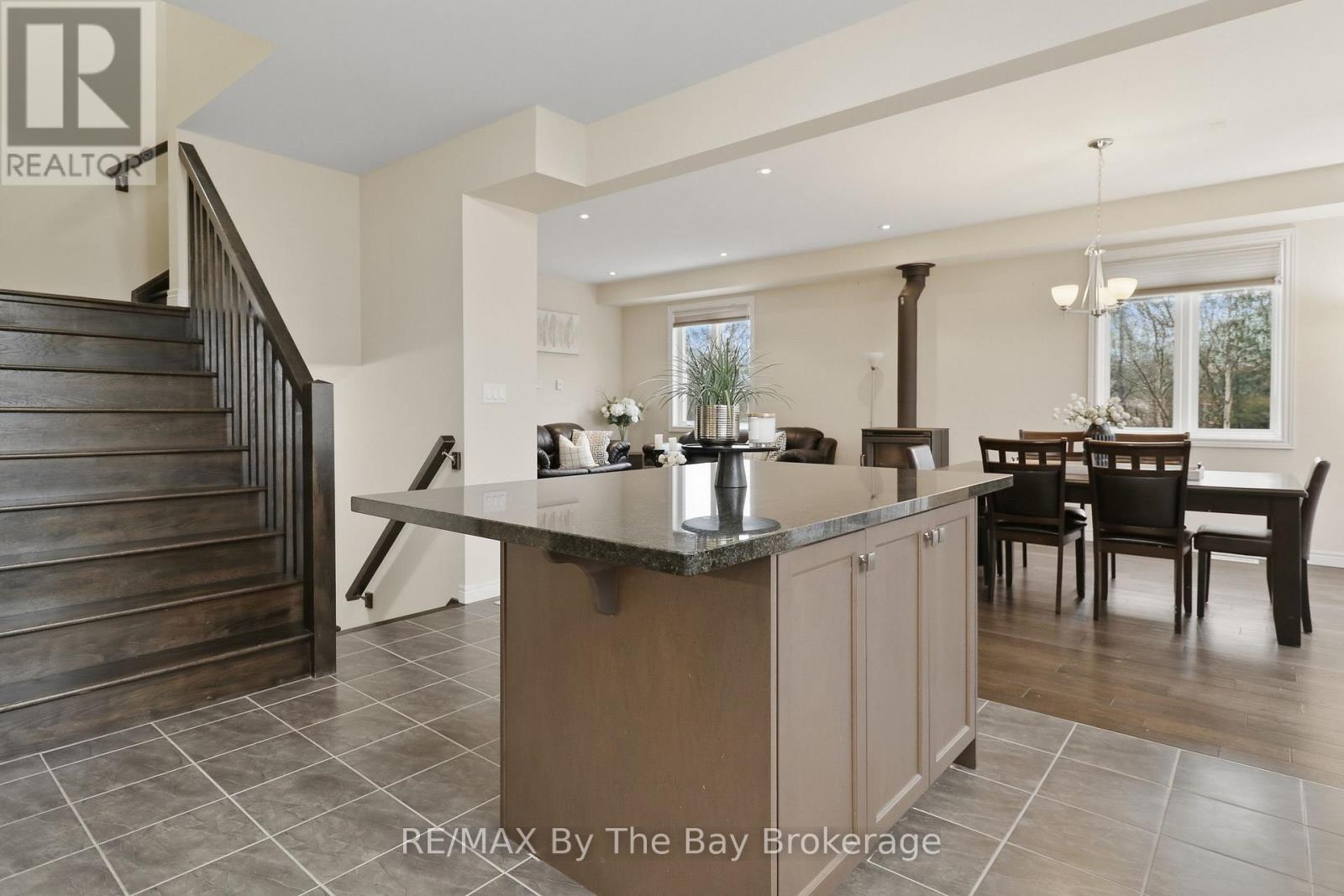 126 Delphi Lane, Blue Mountains, Ontario  N0H 1J0 - Photo 31 - X12907654