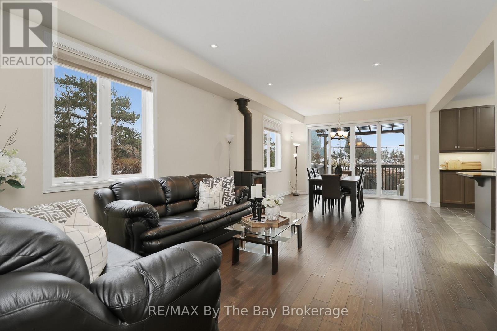 126 Delphi Lane, Blue Mountains, Ontario  N0H 1J0 - Photo 7 - X12907654