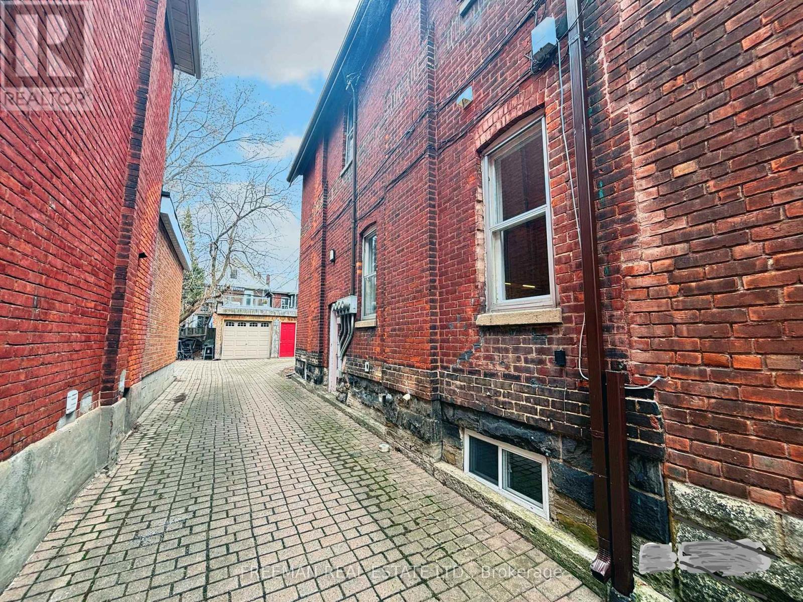 115 Mavety Street, Toronto, Ontario  M6P 2L8 - Photo 34 - W12910178