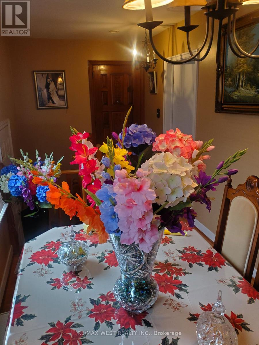 881 St.clarens Avenue, Toronto, Ontario  M6H 3X5 - Photo 14 - W12910552