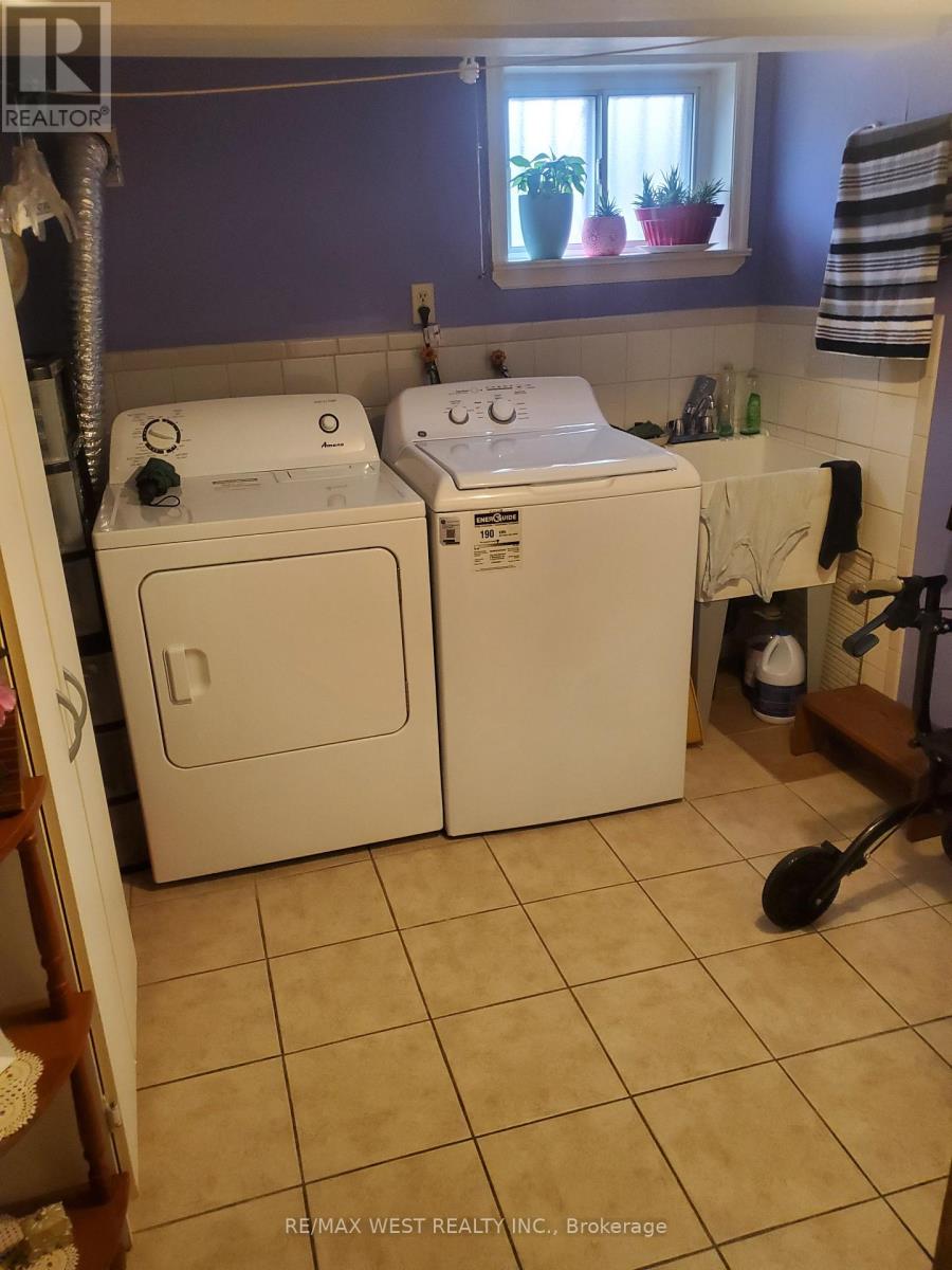 881 St.clarens Avenue, Toronto, Ontario  M6H 3X5 - Photo 15 - W12910552