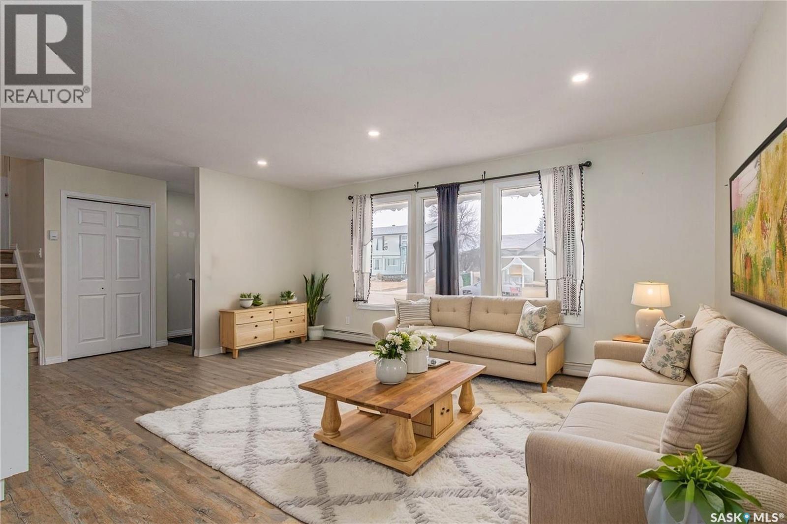 1266 Maybery Crescent, Moose Jaw, Saskatchewan  S6H 7B4 - Photo 14 - SK031075