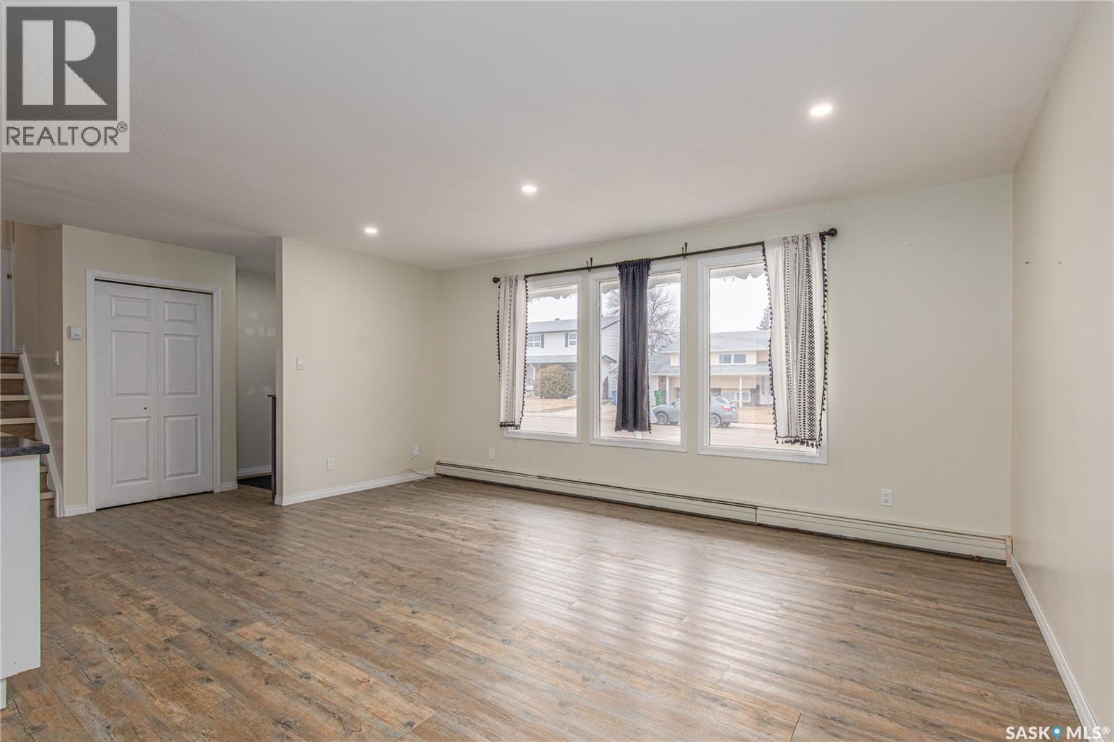 1266 Maybery Crescent, Moose Jaw, Saskatchewan  S6H 7B4 - Photo 13 - SK031075