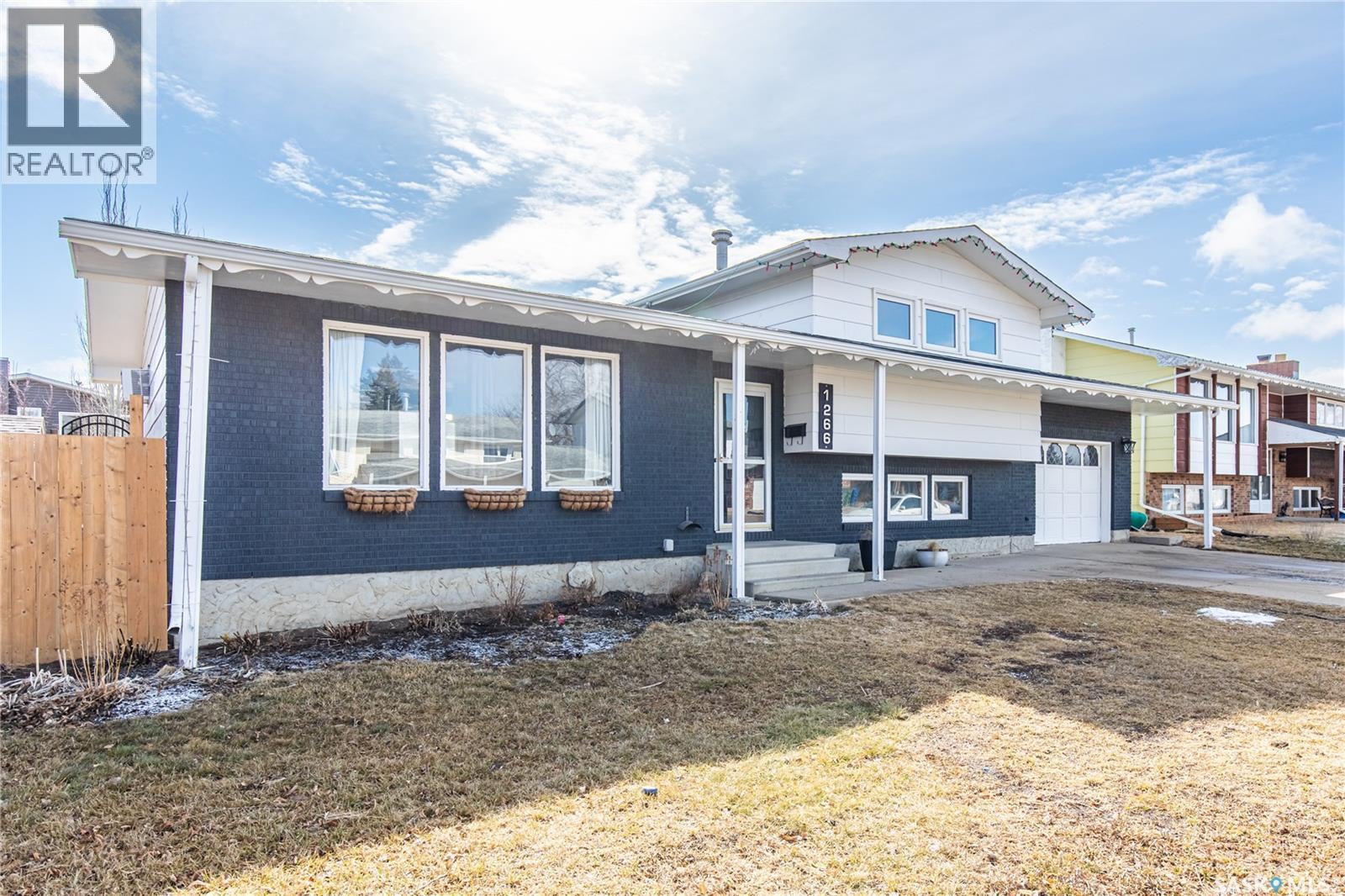 1266 Maybery Crescent, Moose Jaw, Saskatchewan  S6H 7B4 - Photo 47 - SK031075