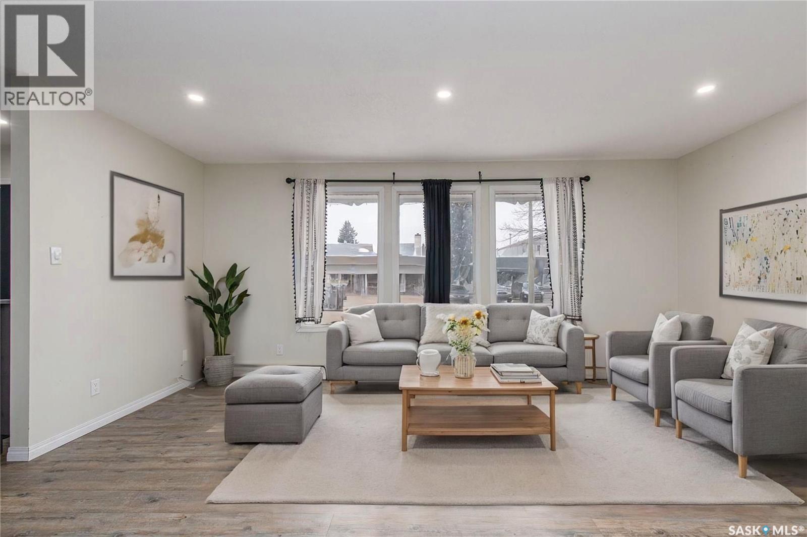 1266 Maybery Crescent, Moose Jaw, Saskatchewan  S6H 7B4 - Photo 12 - SK031075