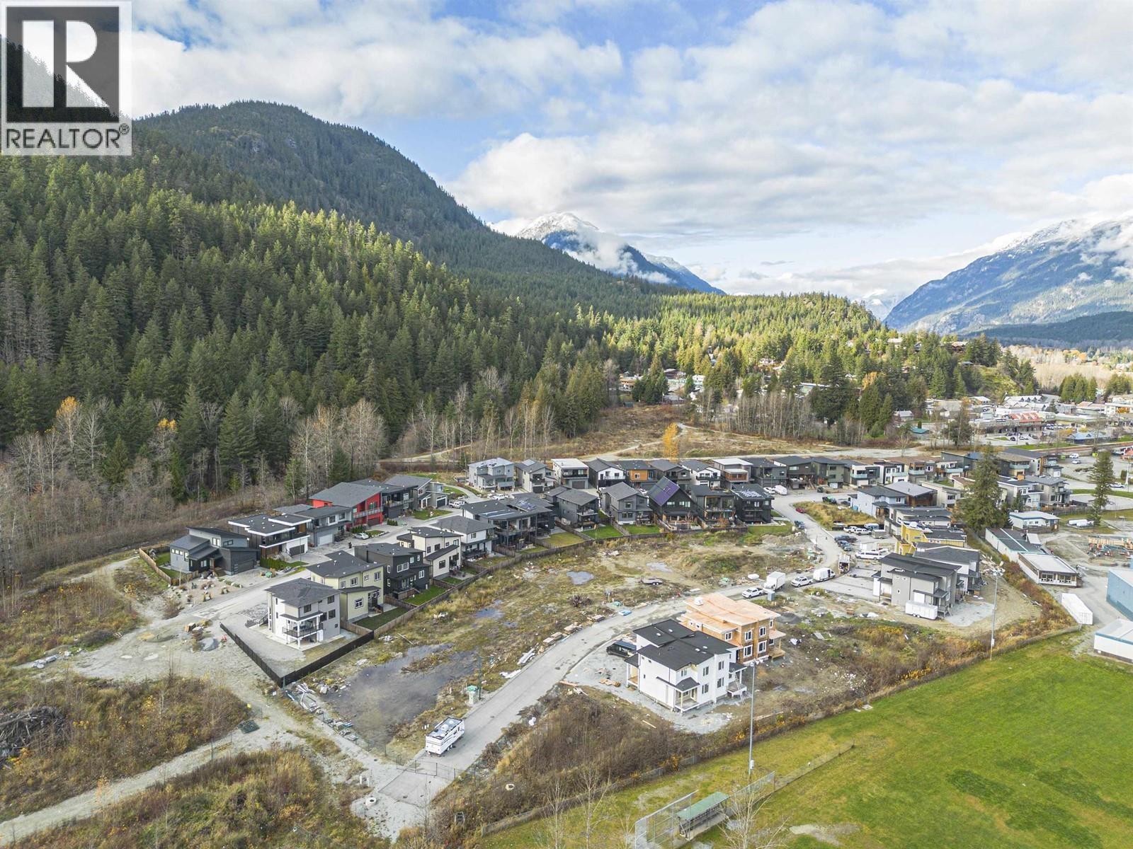 1006 Phare Crescent Crescent, Pemberton, British Columbia  V0N 2L0 - Photo 1 - R3101697