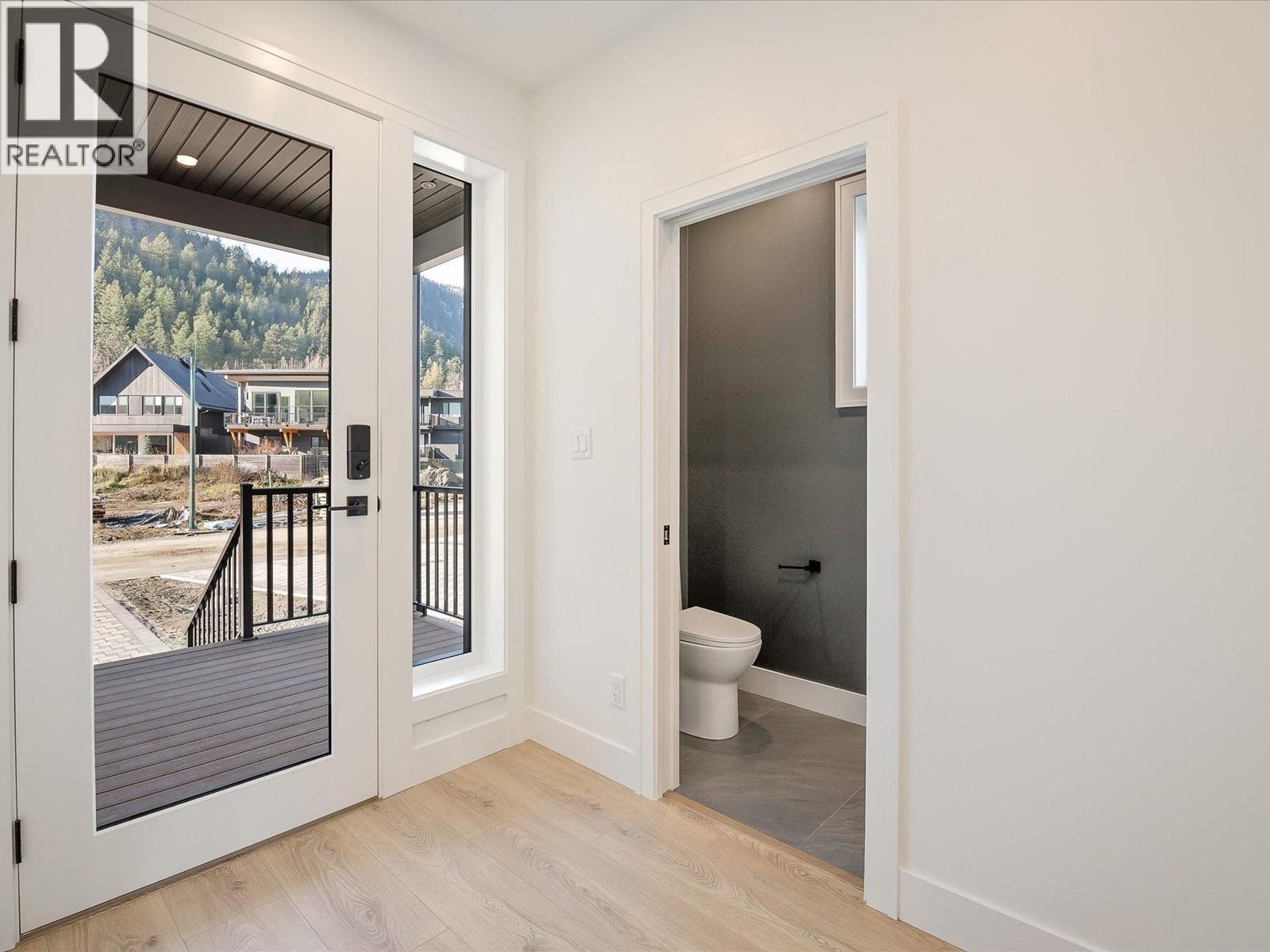 1006 Phare Crescent Crescent, Pemberton, British Columbia  V0N 2L0 - Photo 8 - R3101697