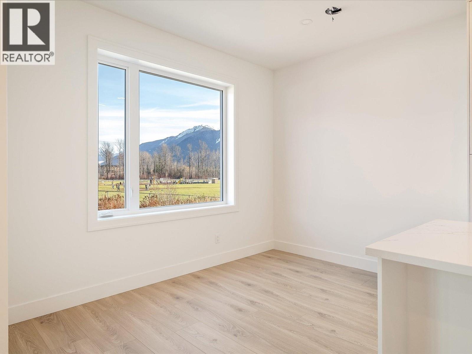 1006 Phare Crescent Crescent, Pemberton, British Columbia  V0N 2L0 - Photo 6 - R3101697