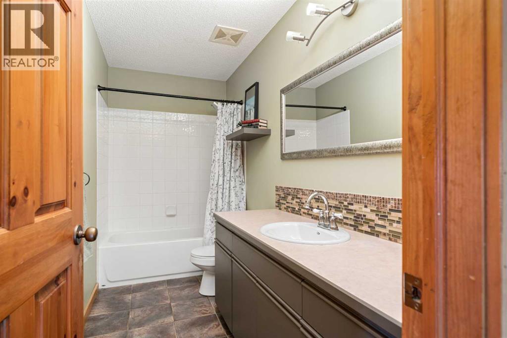 122 Hidden Creek Heights Nw, Calgary, Alberta  T3A 6K9 - Photo 28 - A2285092