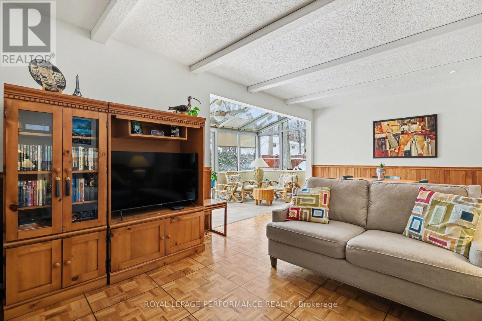 10 Oakhurst Crescent, Ottawa, Ontario  K1B 4A6 - Photo 15 - X12911342