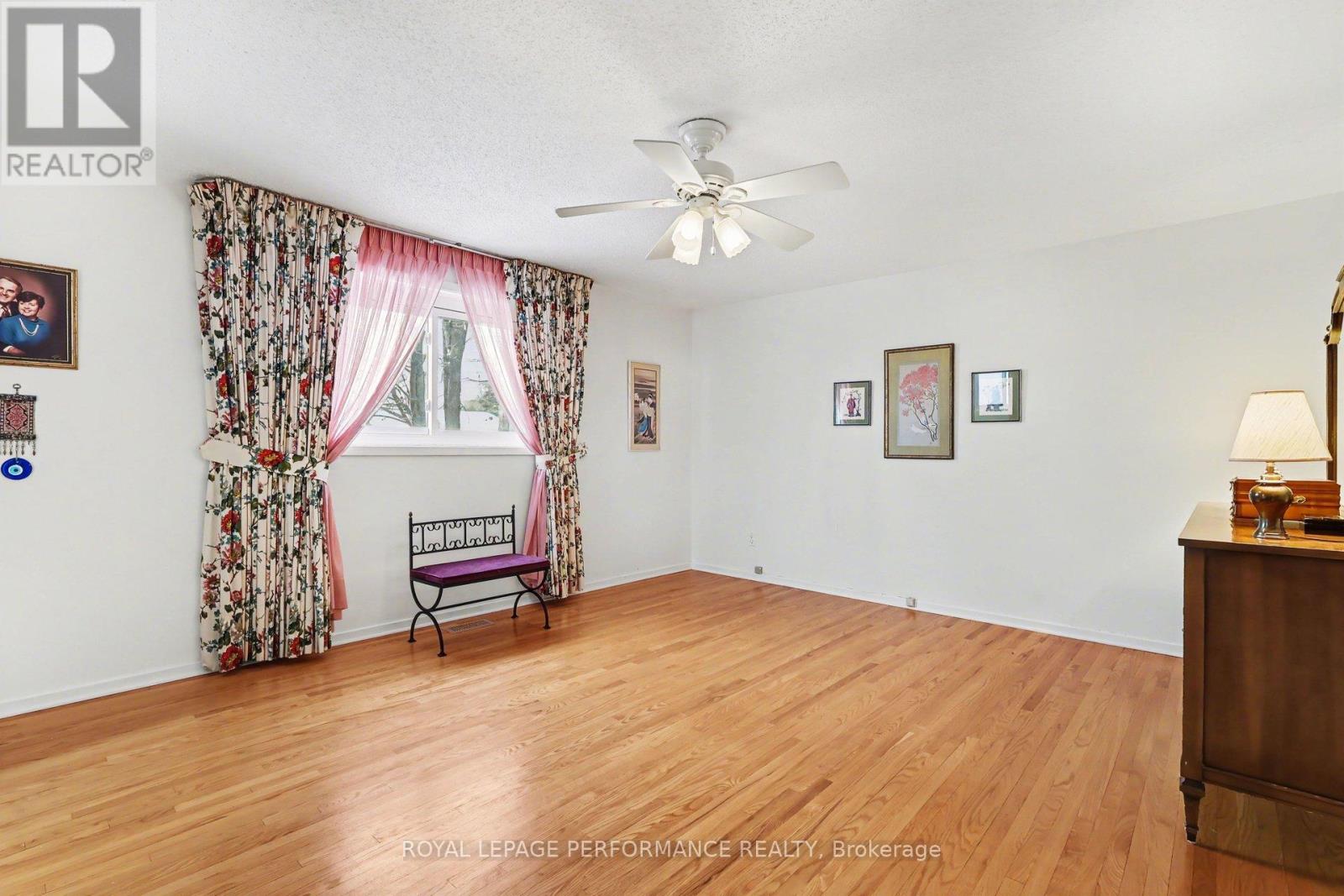 10 Oakhurst Crescent, Ottawa, Ontario  K1B 4A6 - Photo 21 - X12911342