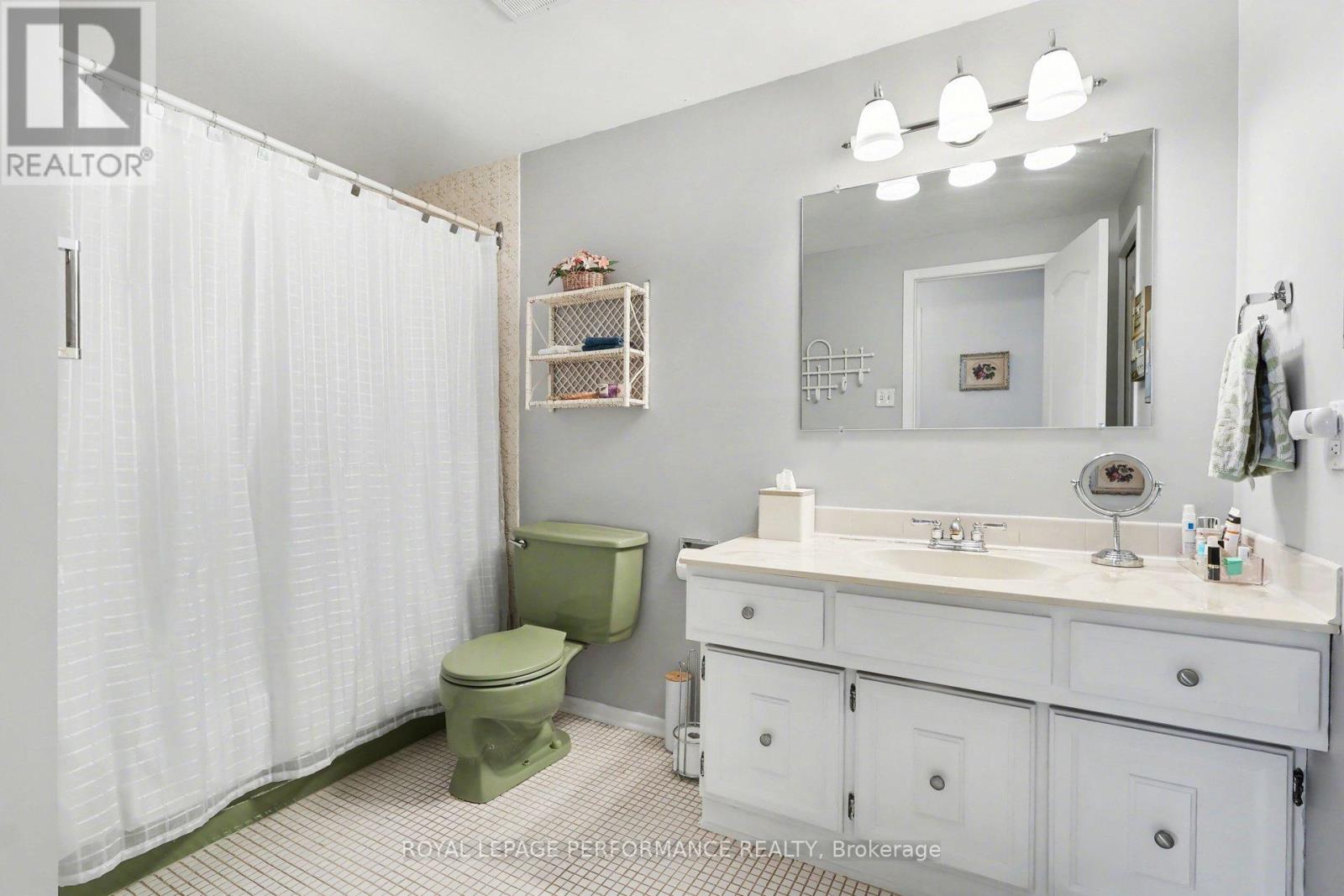 10 Oakhurst Crescent, Ottawa, Ontario  K1B 4A6 - Photo 29 - X12911342