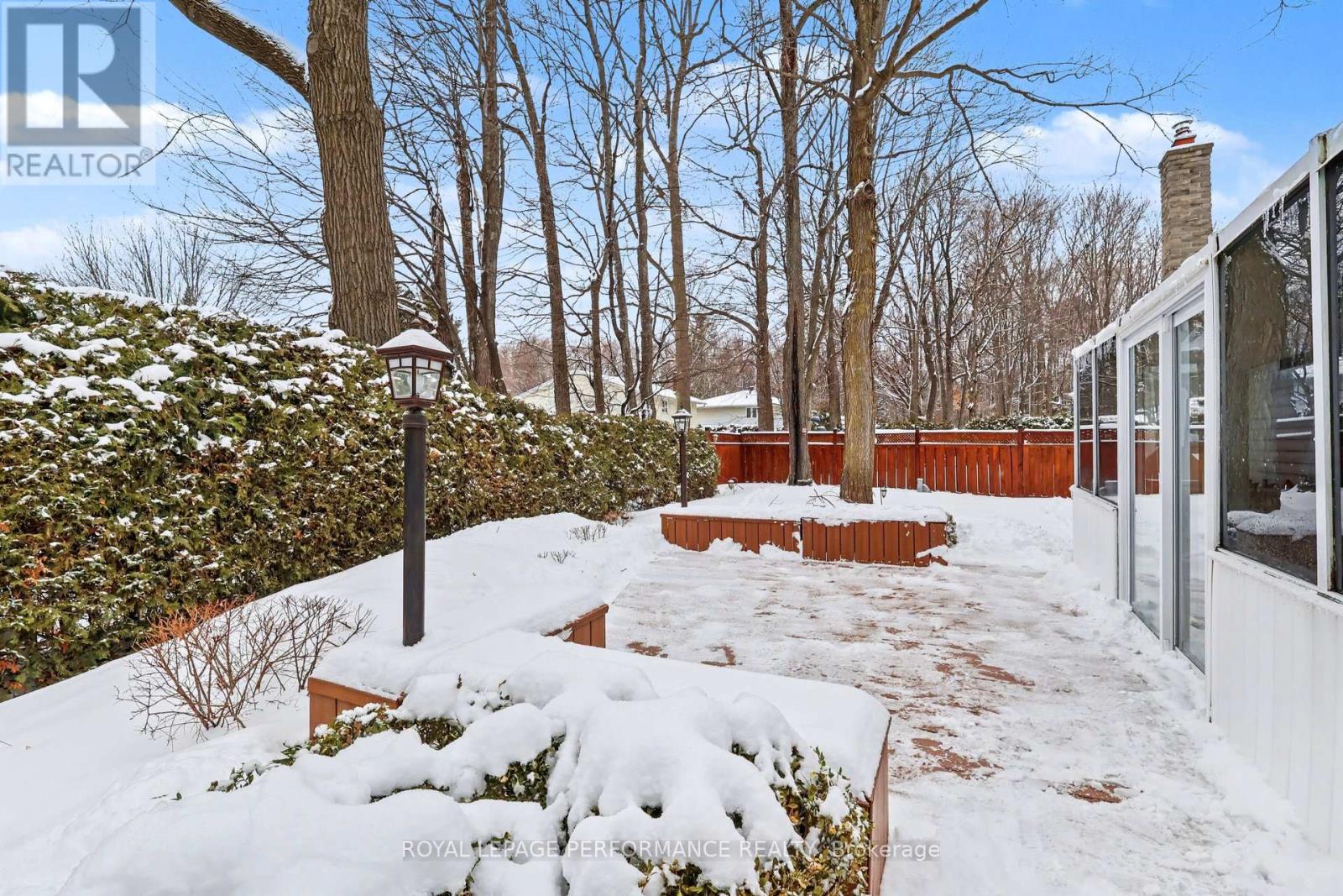 10 Oakhurst Crescent, Ottawa, Ontario  K1B 4A6 - Photo 31 - X12911342