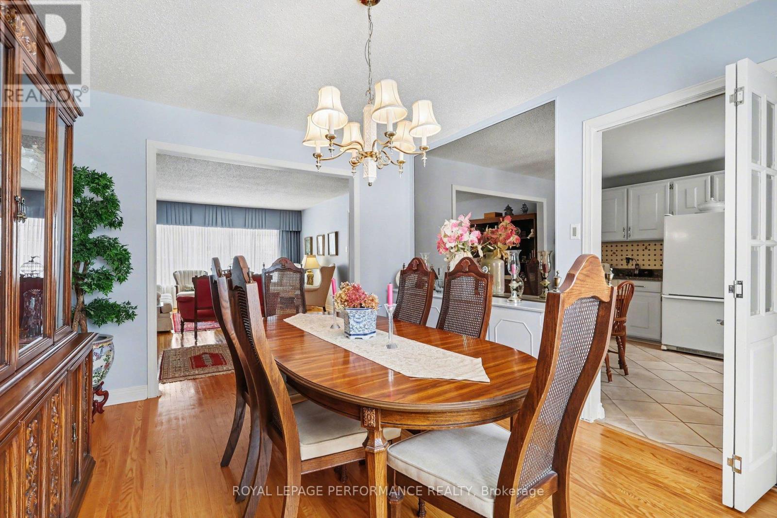 10 Oakhurst Crescent, Ottawa, Ontario  K1B 4A6 - Photo 9 - X12911342