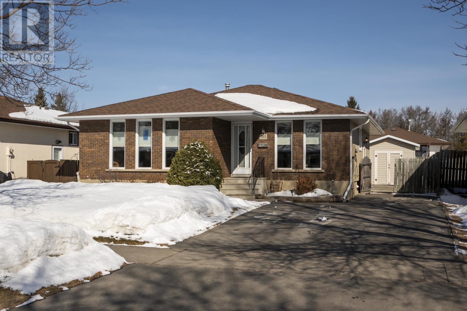 185 Fanshaw St., Thunder Bay, Ontario