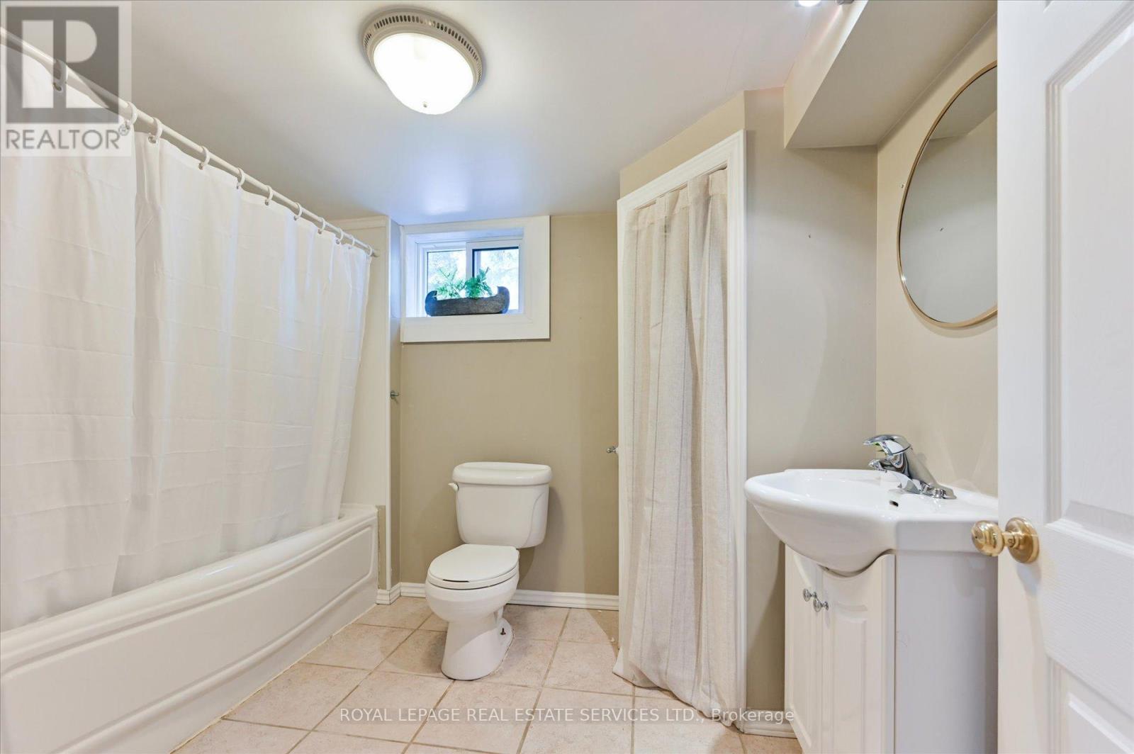 11 King Street Crescent, Toronto, Ontario  M9N 1K7 - Photo 13 - W12911004