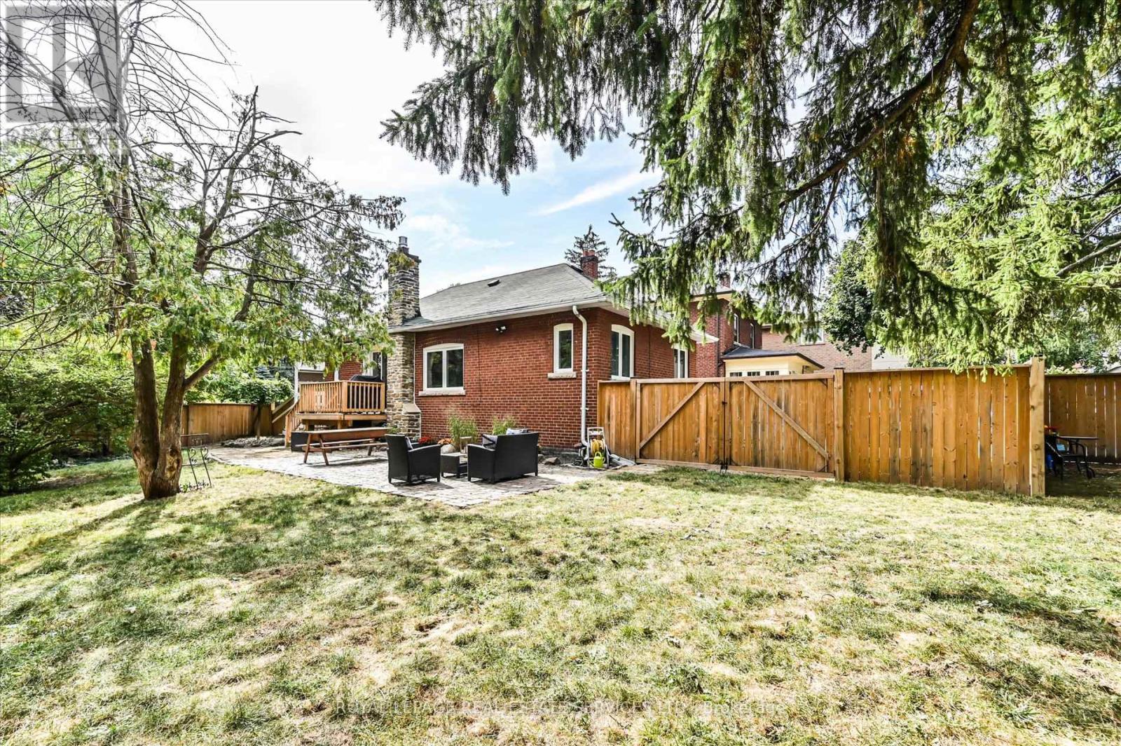 11 King Street Crescent, Toronto, Ontario  M9N 1K7 - Photo 16 - W12911004