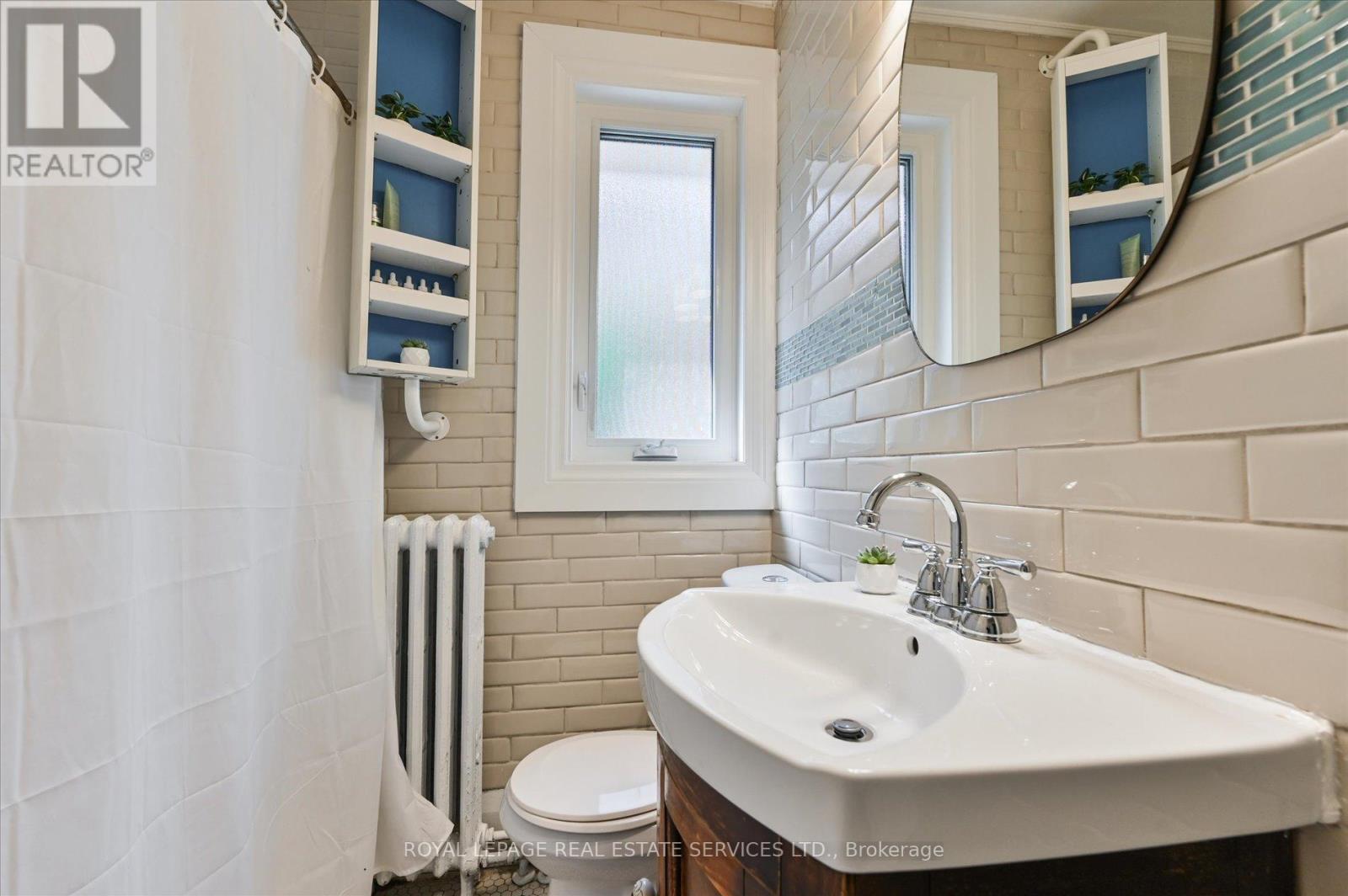 11 King Street Crescent, Toronto, Ontario  M9N 1K7 - Photo 9 - W12911004