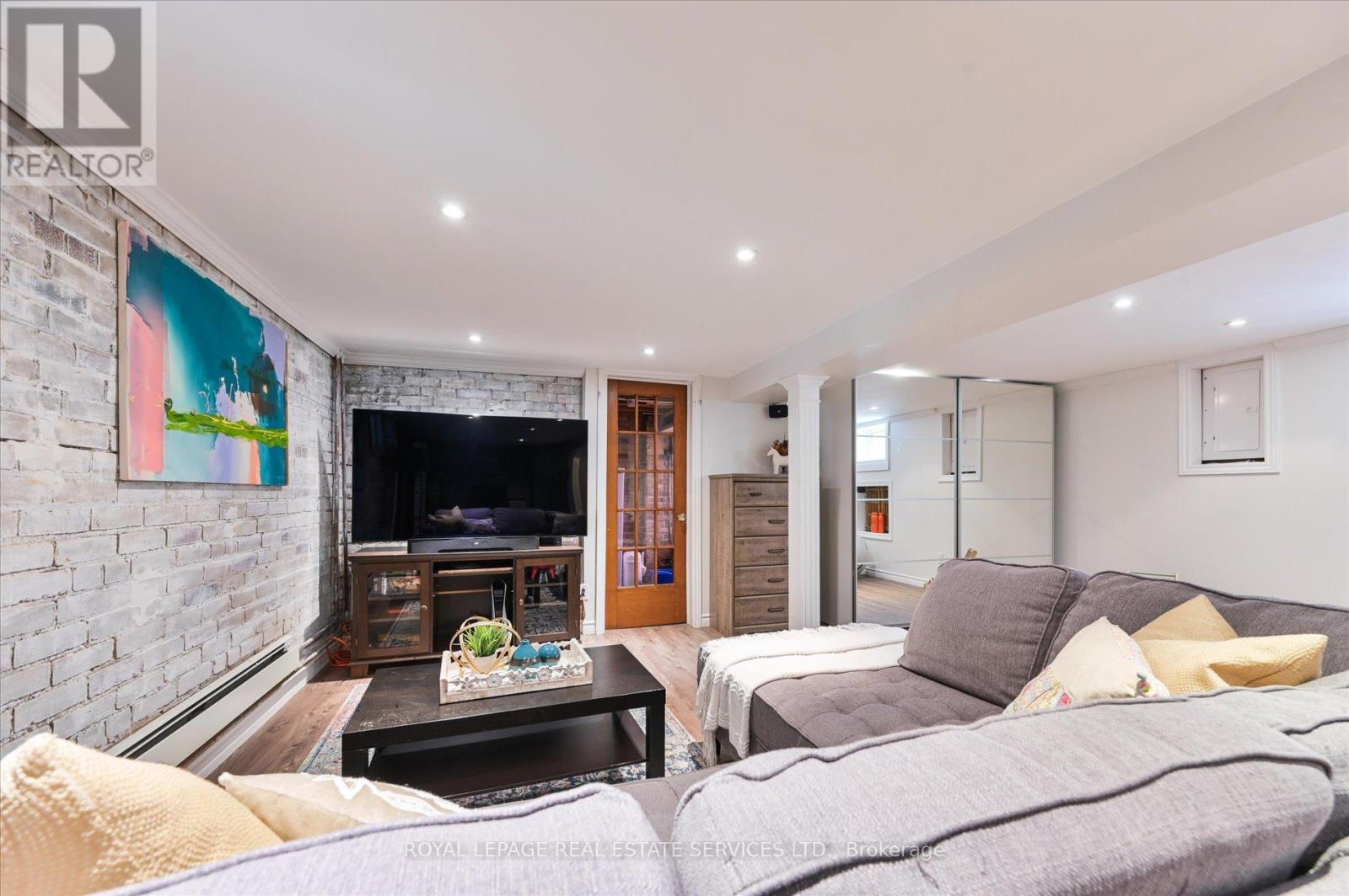 11 King Street Crescent, Toronto, Ontario  M9N 1K7 - Photo 11 - W12911004