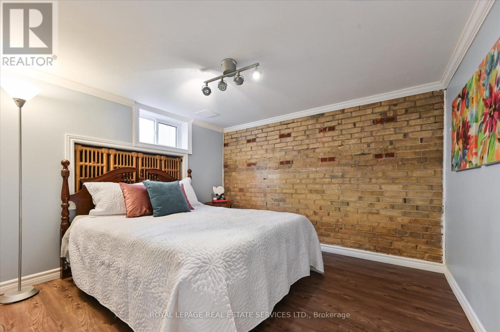 11 King Street Crescent, Toronto, Ontario  M9N 1K7 - Photo 12 - W12911004