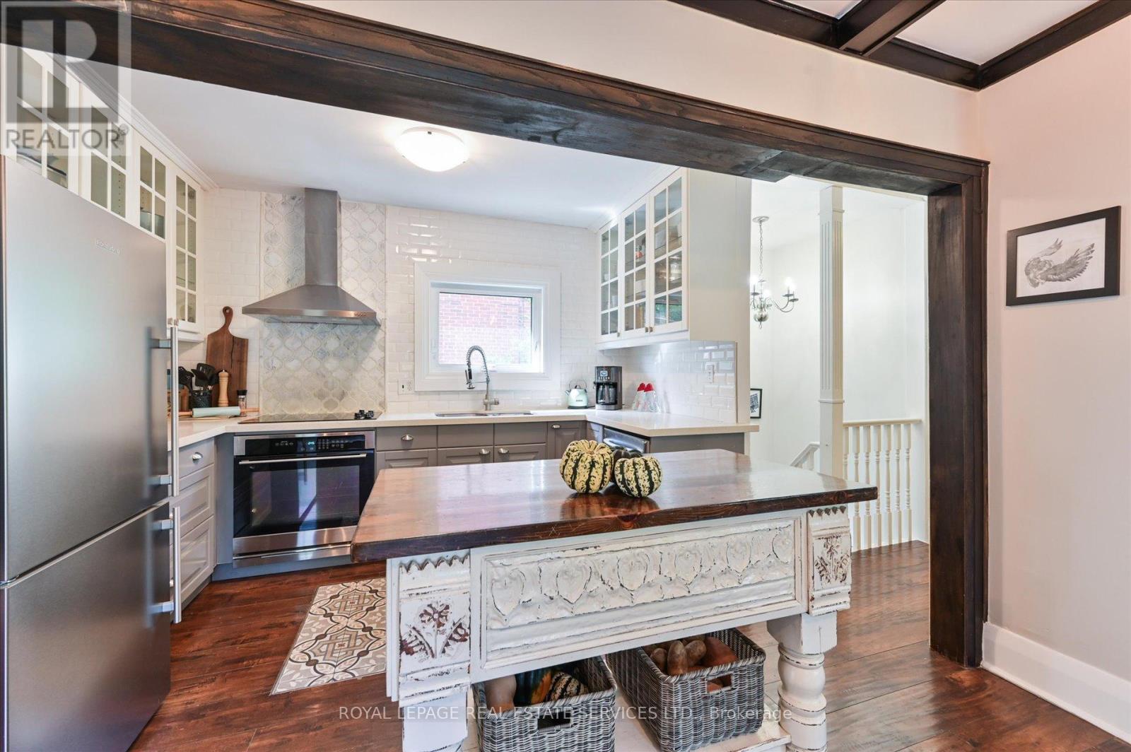 11 King Street Crescent, Toronto, Ontario  M9N 1K7 - Photo 5 - W12911004