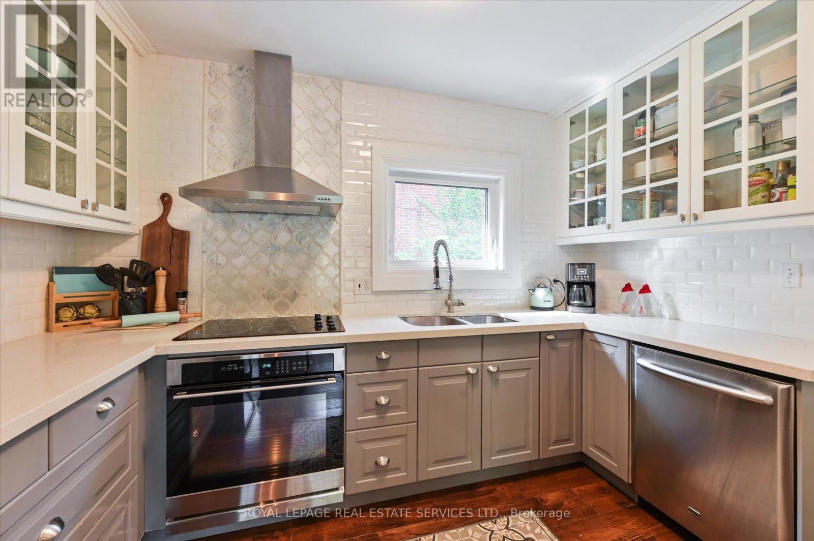 11 King Street Crescent, Toronto, Ontario  M9N 1K7 - Photo 6 - W12911004