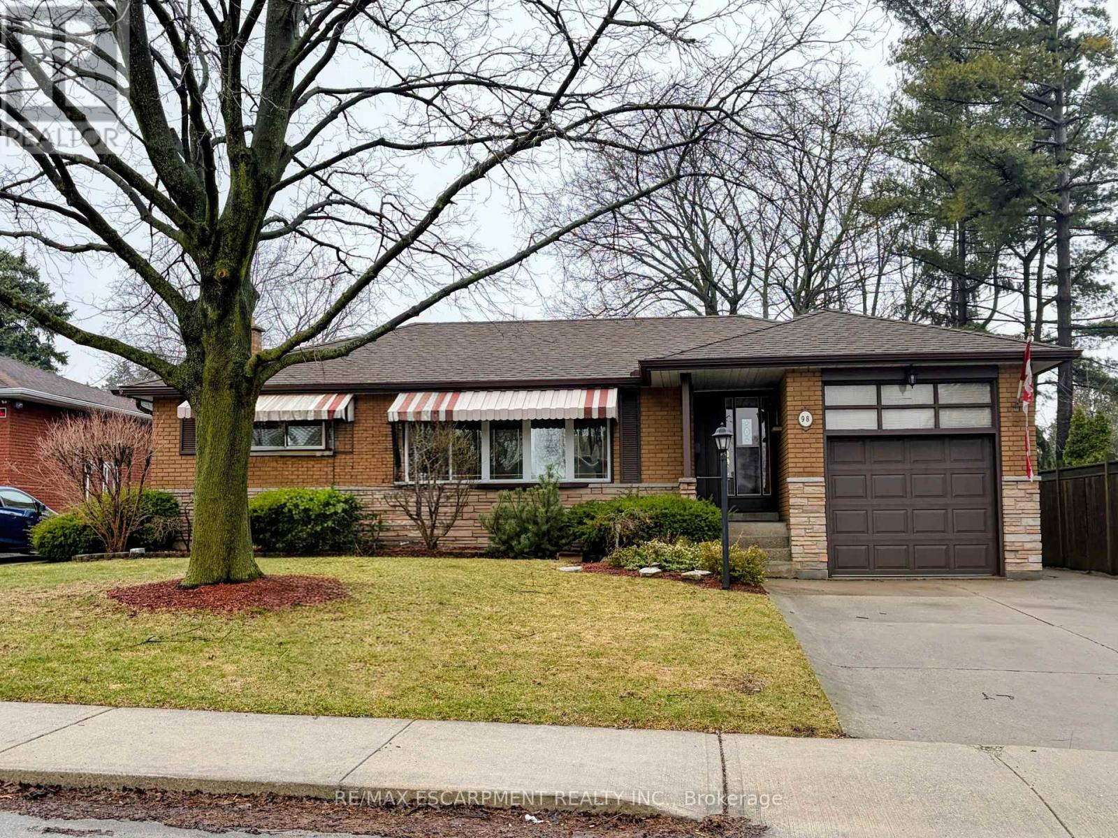 98 LAURIER AVENUE, Hamilton, Ontario