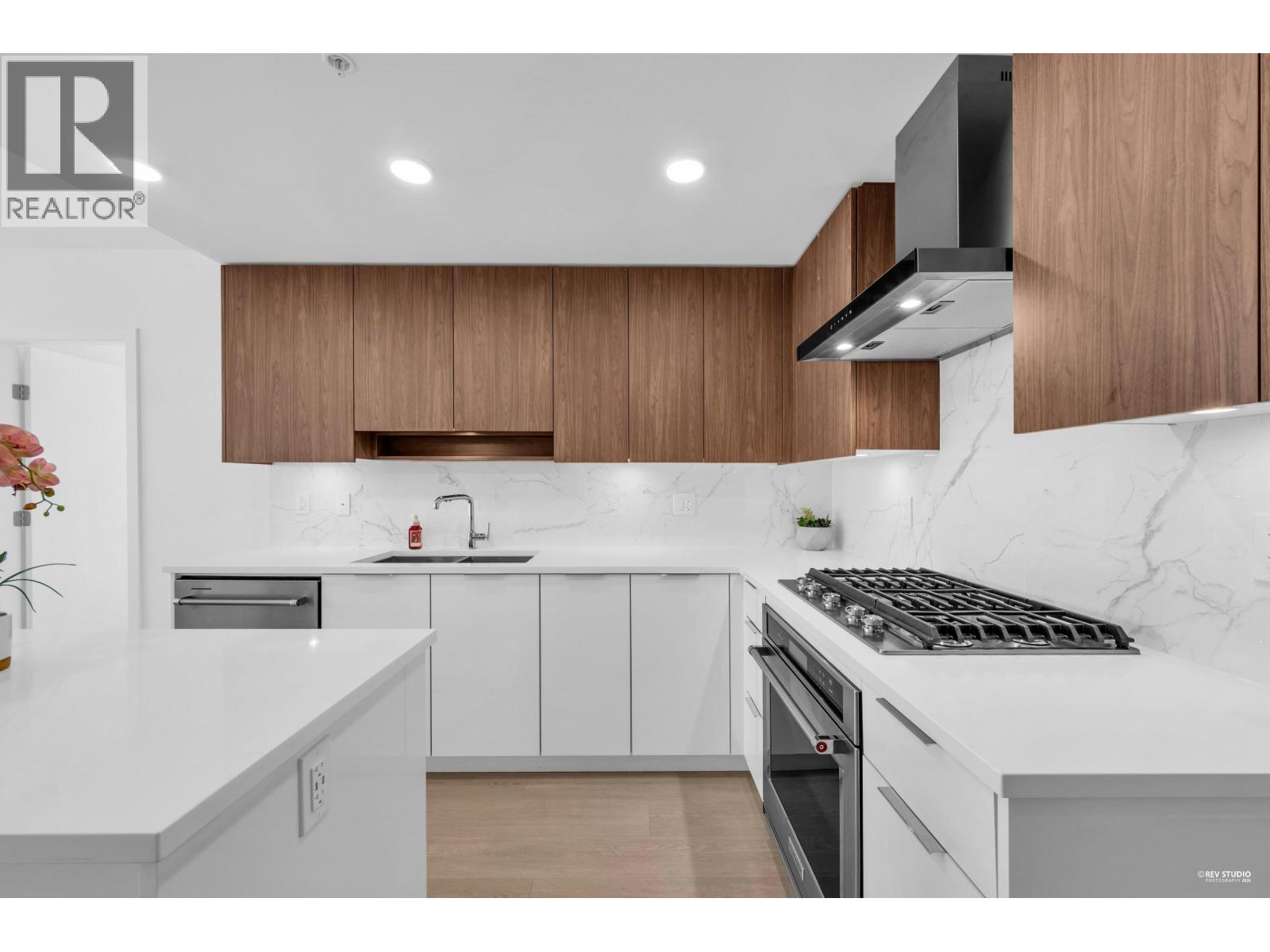 1702 7769 Park Crescent, Burnaby, British Columbia  V3N 0J7 - Photo 4 - R3102431