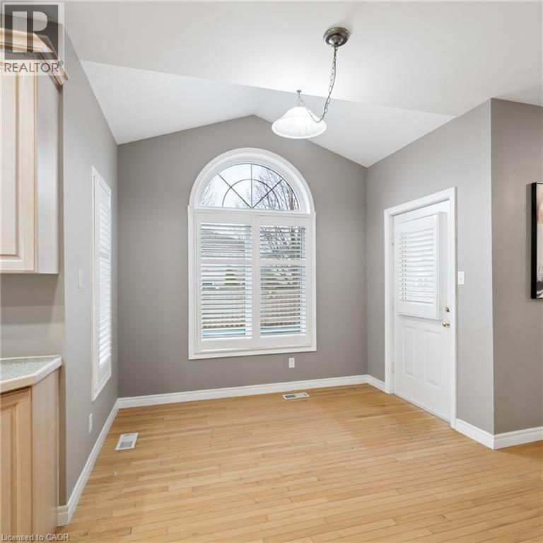 555 Sandbanks Crescent, Waterloo, Ontario  N2V 2K2 - Photo 14 - 40814136