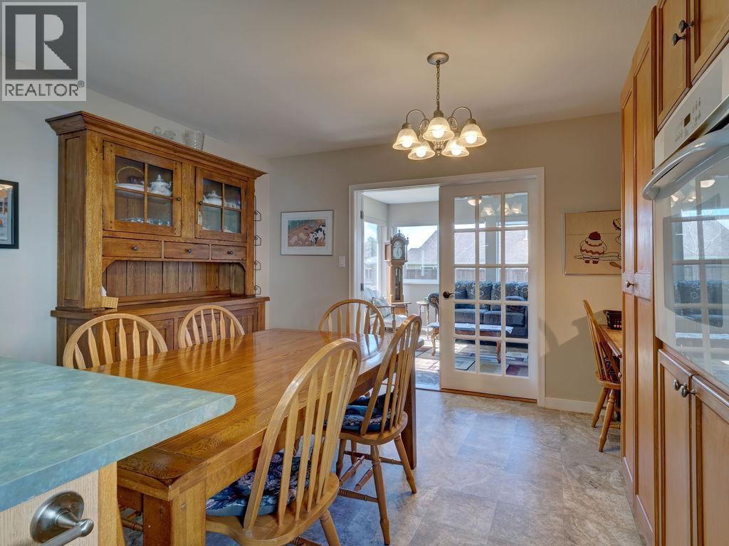 5621 Nickerson Road, Sechelt, British Columbia  V7Z 0M6 - Photo 10 - R3102446