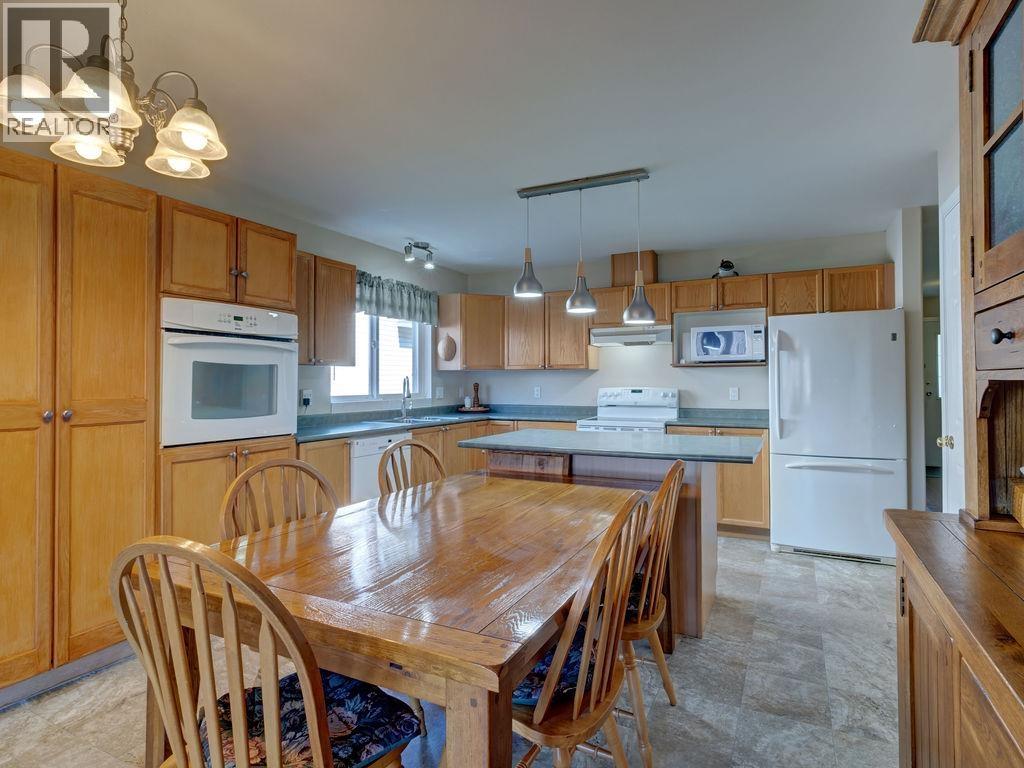 5621 Nickerson Road, Sechelt, British Columbia  V7Z 0M6 - Photo 11 - R3102446