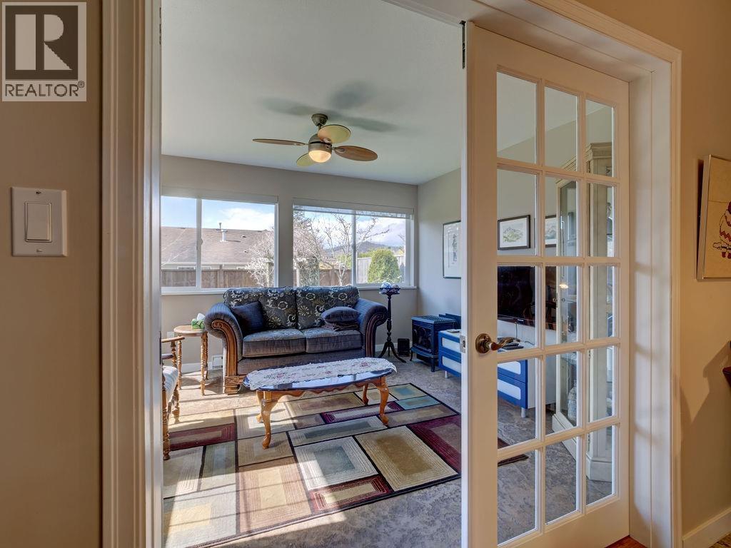 5621 Nickerson Road, Sechelt, British Columbia  V7Z 0M6 - Photo 13 - R3102446