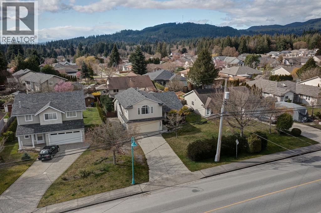 5621 Nickerson Road, Sechelt, British Columbia  V7Z 0M6 - Photo 2 - R3102446