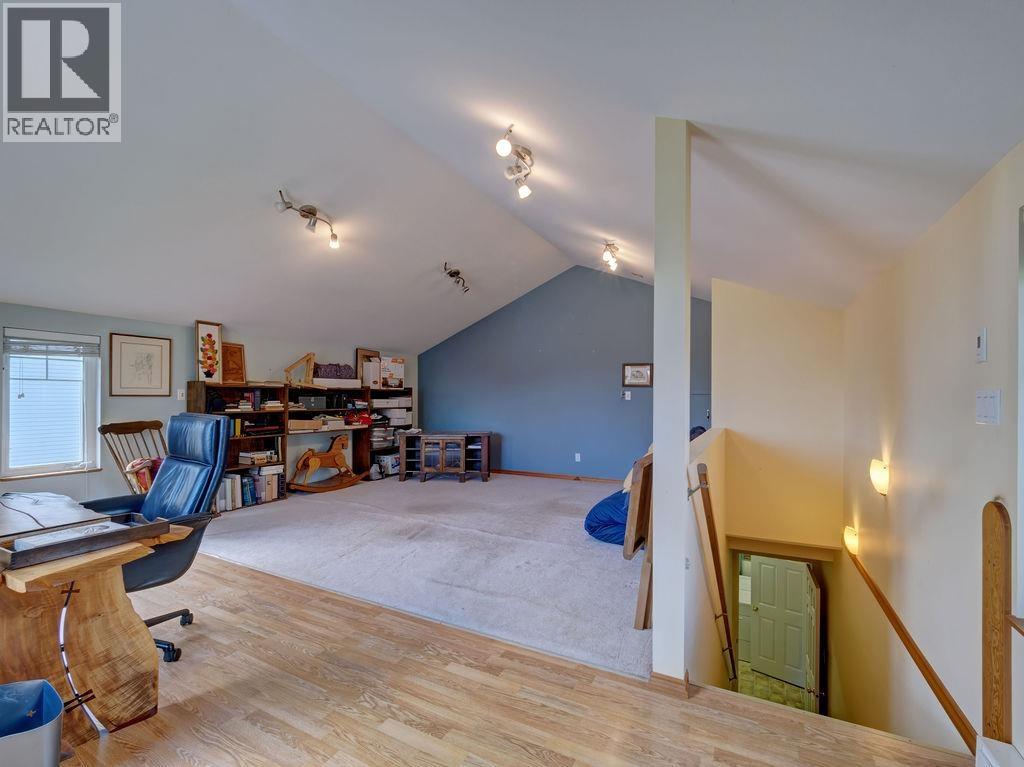 5621 Nickerson Road, Sechelt, British Columbia  V7Z 0M6 - Photo 21 - R3102446