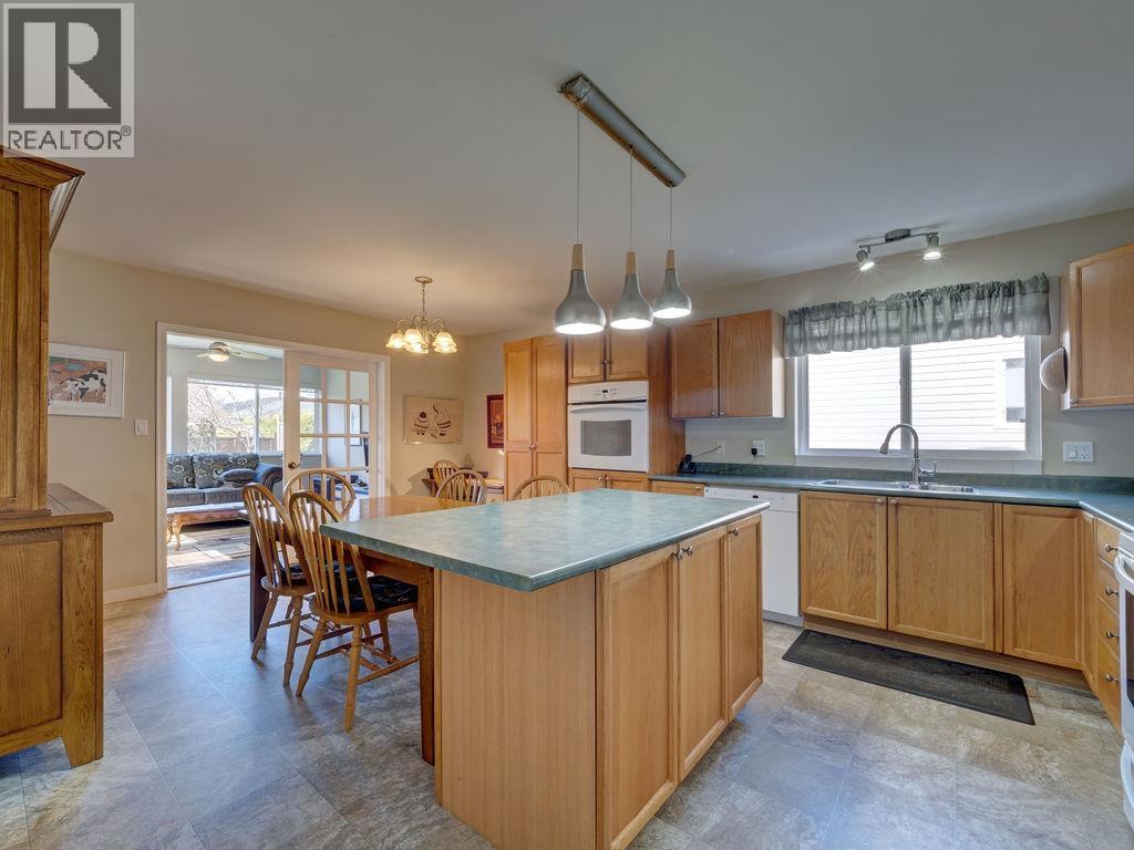 5621 Nickerson Road, Sechelt, British Columbia  V7Z 0M6 - Photo 9 - R3102446