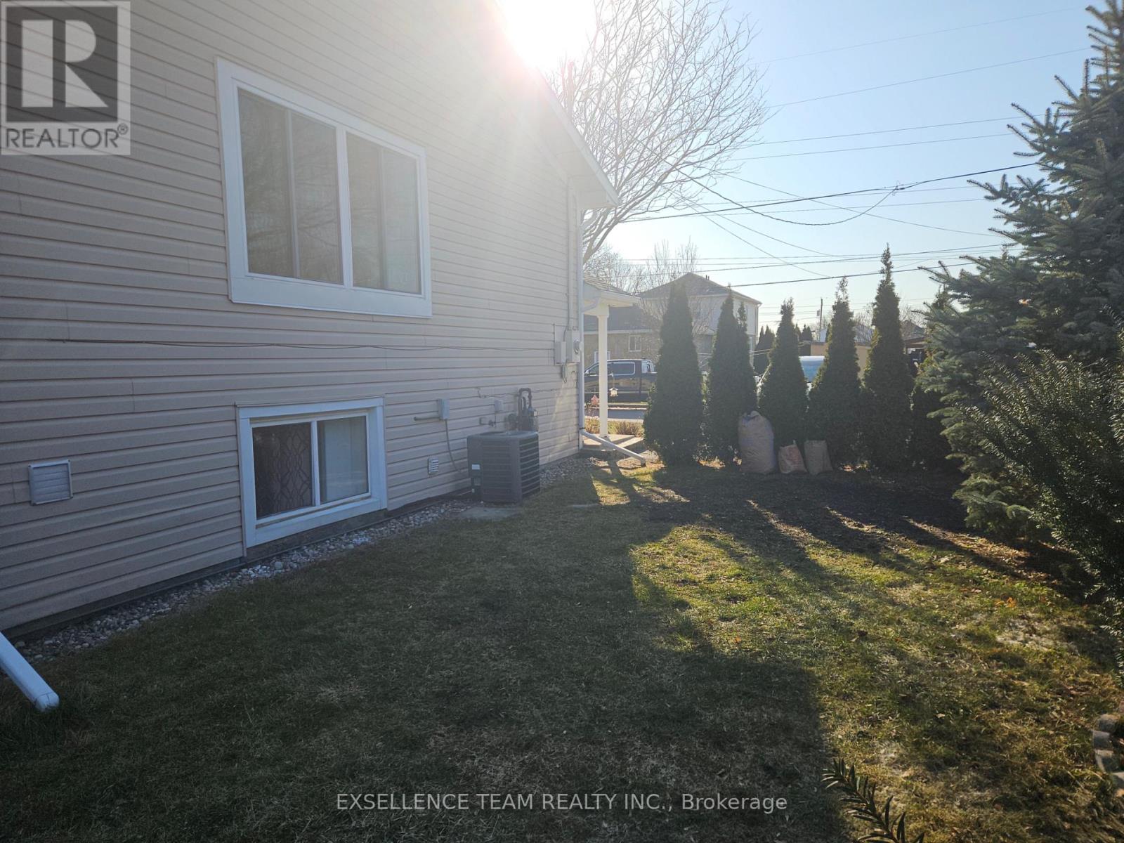 2 Bellamy Street, Cornwall, Ontario  K6J 3K7 - Photo 3 - X12848322