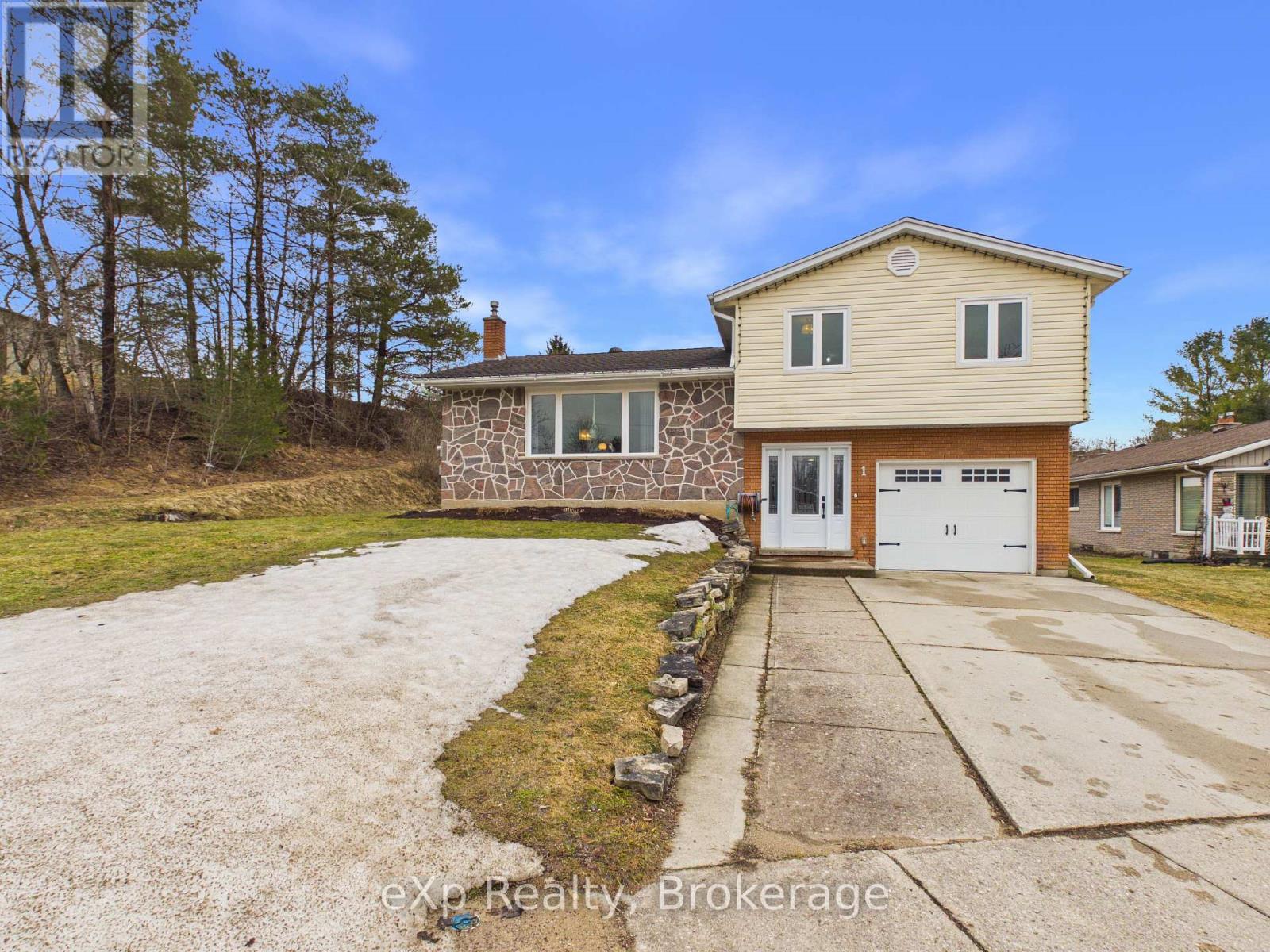 1 Centennial Drive, Brockton, Ontario  N0G 2V0 - Photo 1 - X12911280