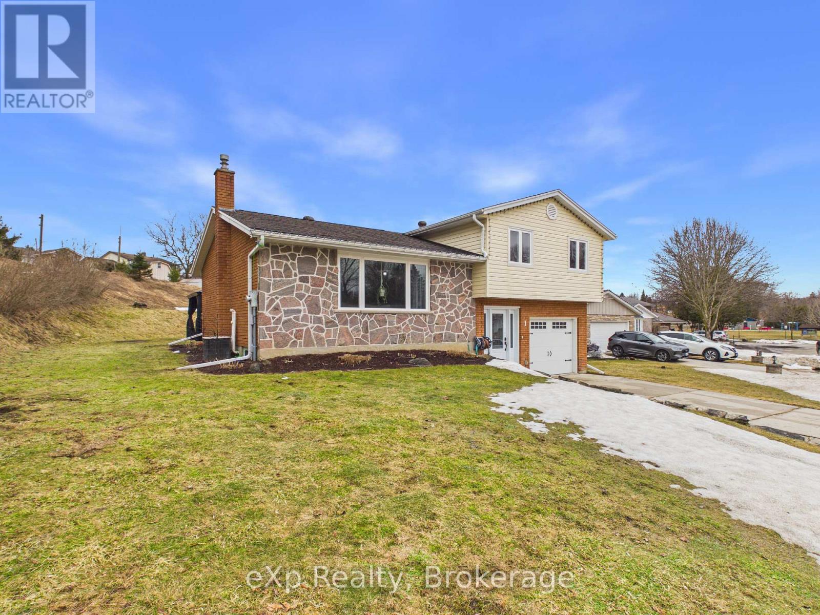 1 Centennial Drive, Brockton, Ontario  N0G 2V0 - Photo 2 - X12911280