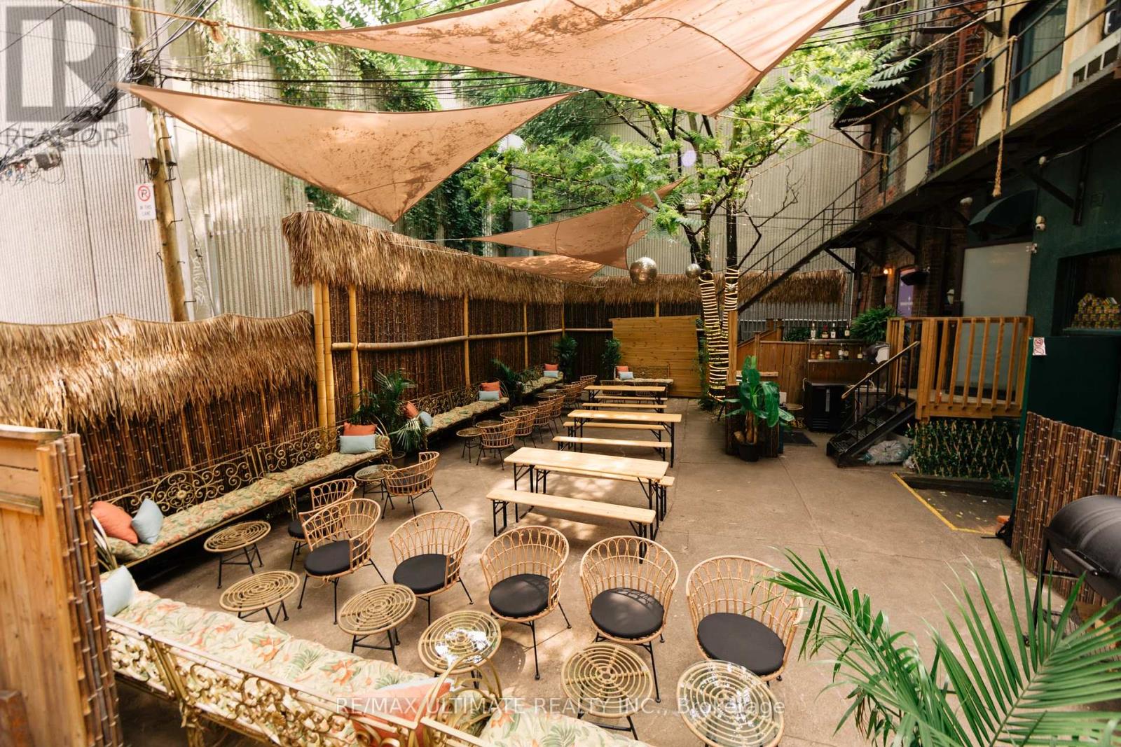 270 ADELAIDE STREET W, Toronto, Ontario