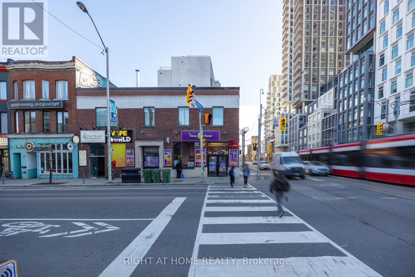 565 Bloor Street W, Toronto (University), Ontario  M5S 1Y6 - Photo 2 - C12911322