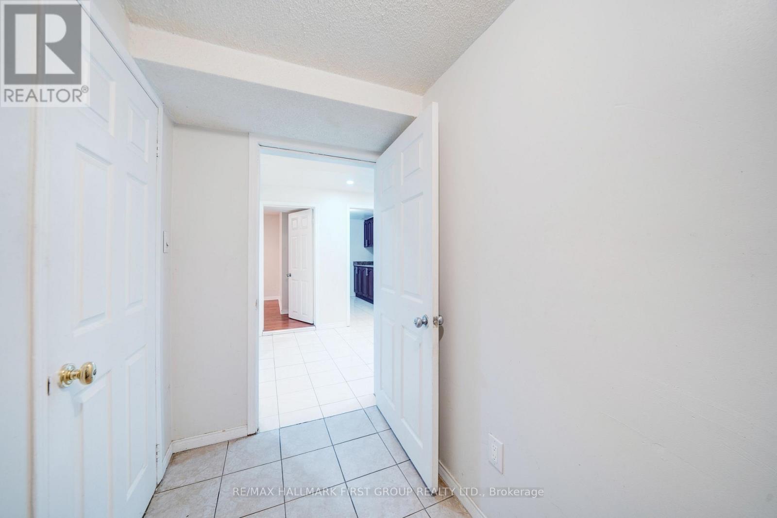 5 Claresholme Drive, Toronto, Ontario  M1C 4Z9 - Photo 4 - E12911308