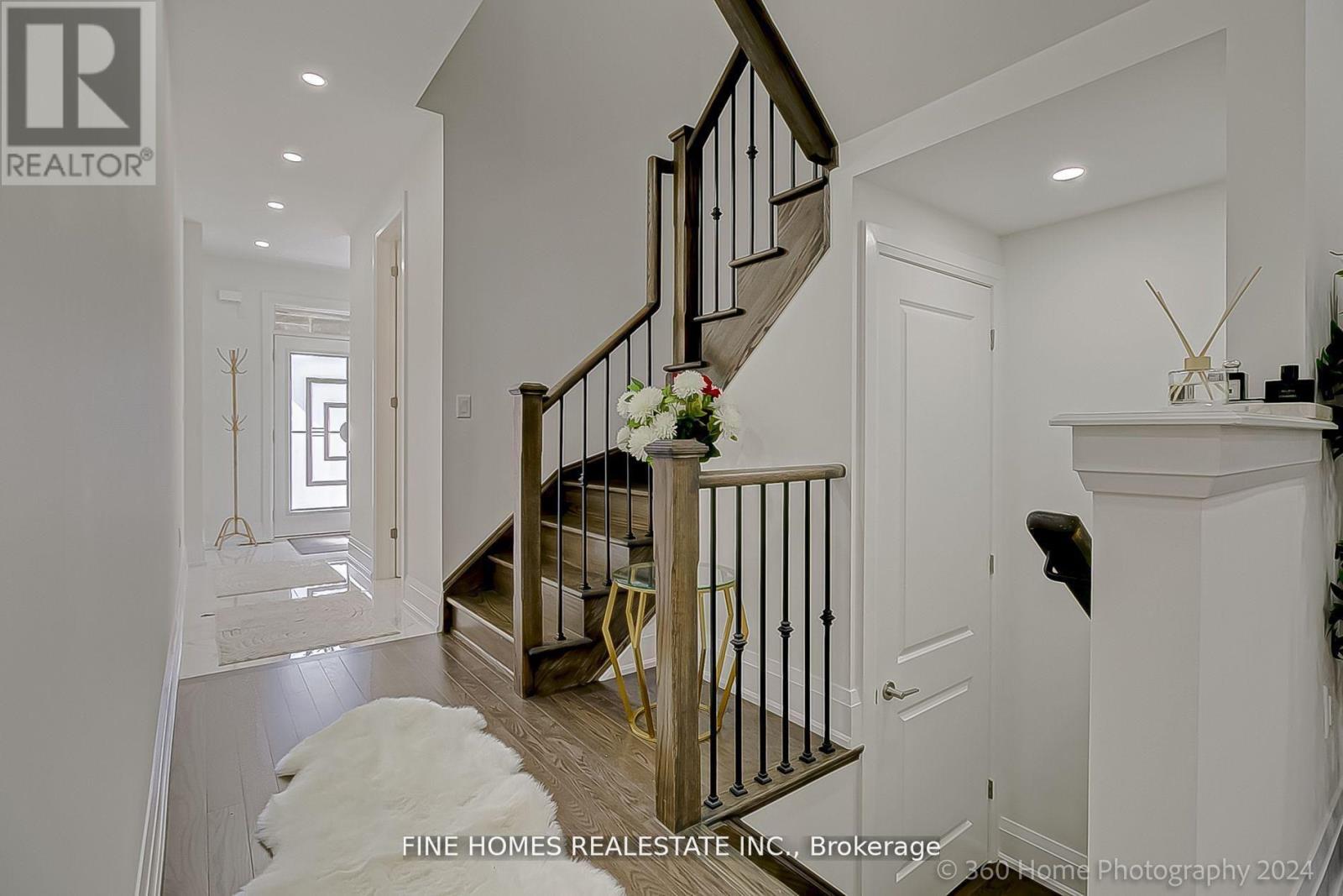 39 Tesla Crescent, East Gwillimbury (Holland Landing), Ontario  L9N 0T3 - Photo 4 - N12911236