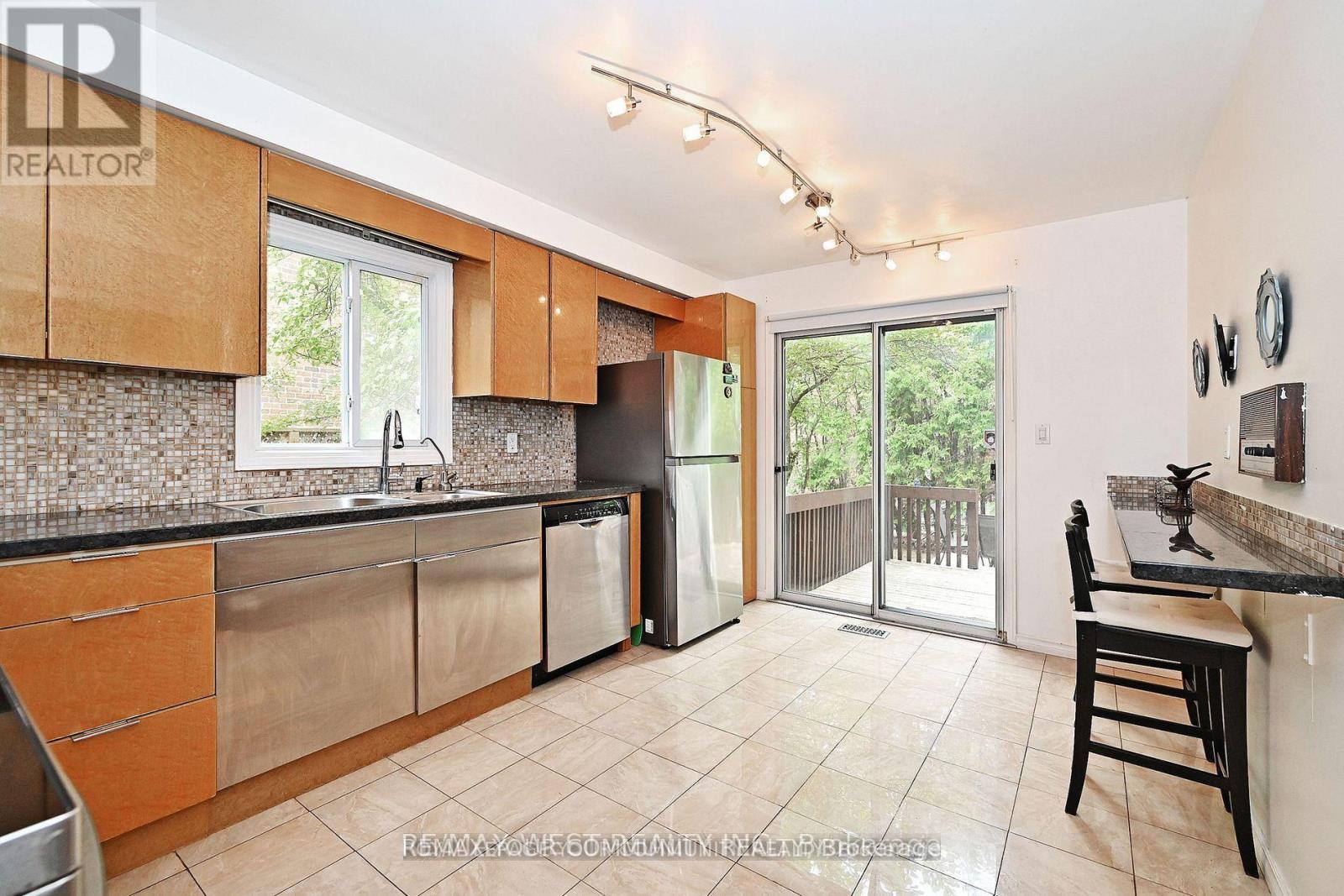 348 Brownridge Drive, Vaughan, Ontario  L4J 5W9 - Photo 12 - N12911352