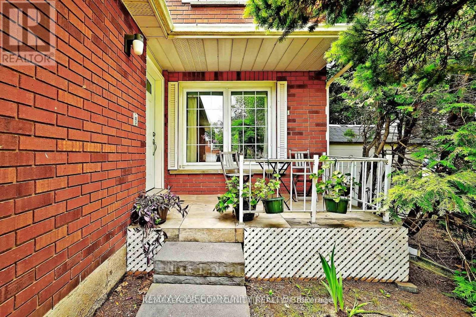 348 Brownridge Drive, Vaughan, Ontario  L4J 5W9 - Photo 2 - N12911352