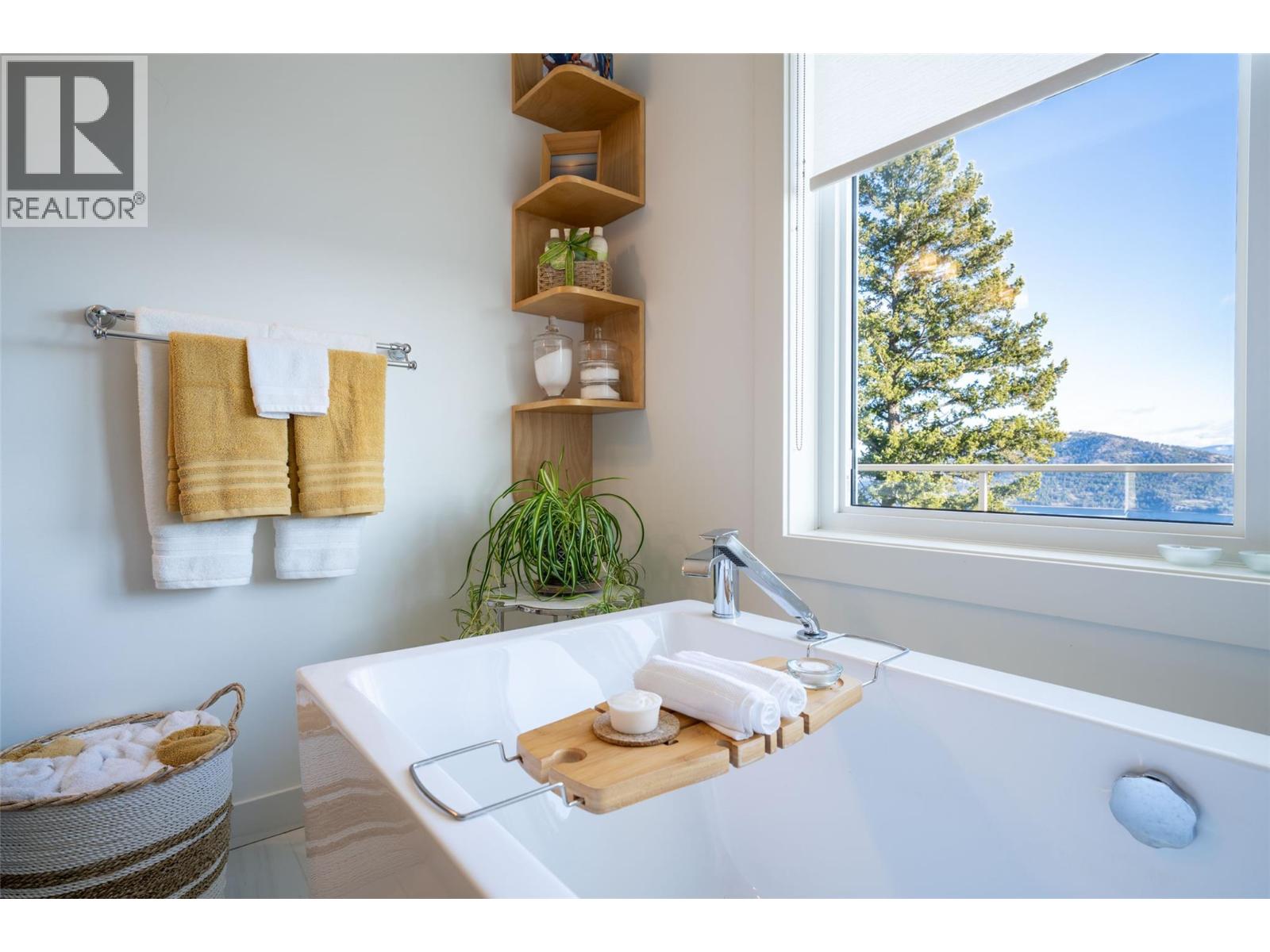 132 Crown Crescent, Vernon, British Columbia  V1H 2C3 - Photo 36 - 10372473