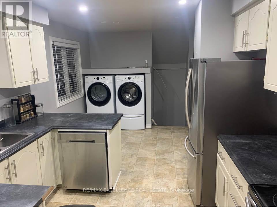 113 Weybridge Trail, Brampton, Ontario  L6V 3W1 - Photo 3 - W12911232