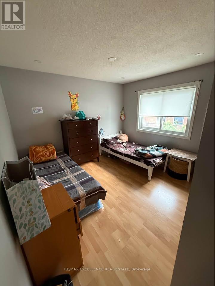 113 Weybridge Trail, Brampton, Ontario  L6V 3W1 - Photo 7 - W12911232