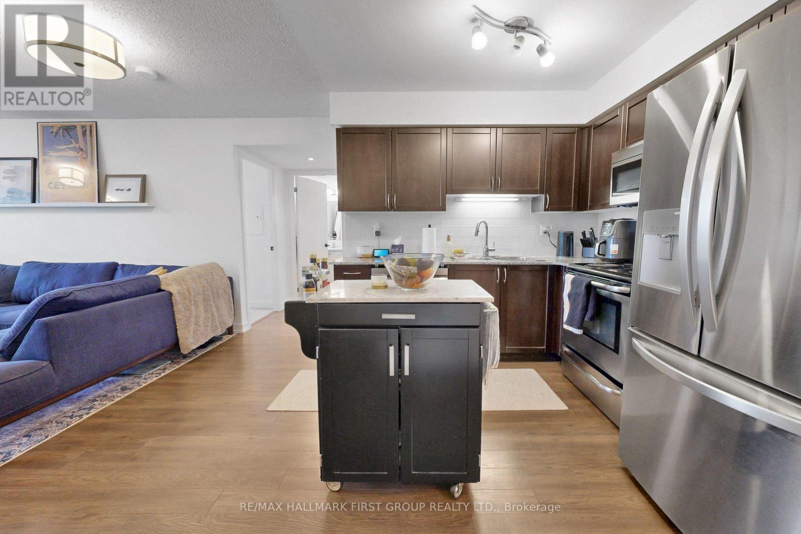 918 - 812 Lansdowne Avenue, Toronto (Dovercourt-Wallace Emerson-Junction), Ontario  M6H 4K3 - Photo 7 - W12911262