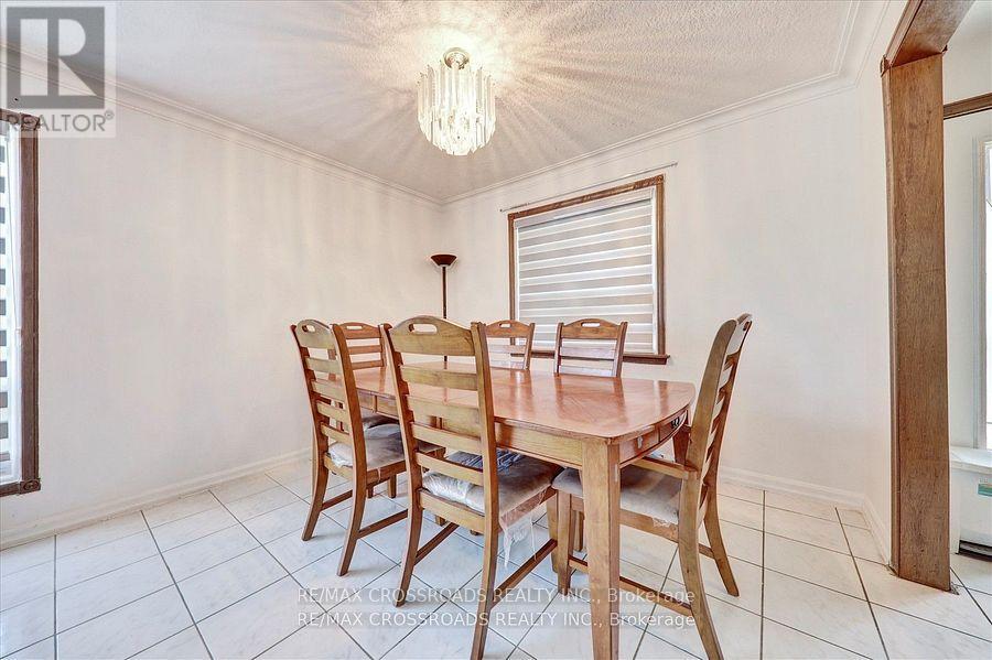 18 Demarco Boulevard, Toronto, Ontario  M6L 2W1 - Photo 10 - W12911318