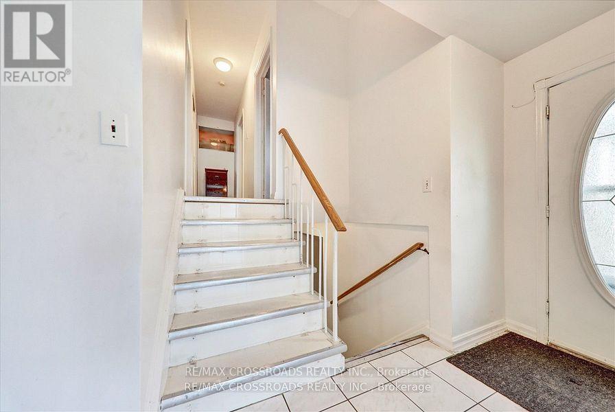 18 Demarco Boulevard, Toronto, Ontario  M6L 2W1 - Photo 13 - W12911318